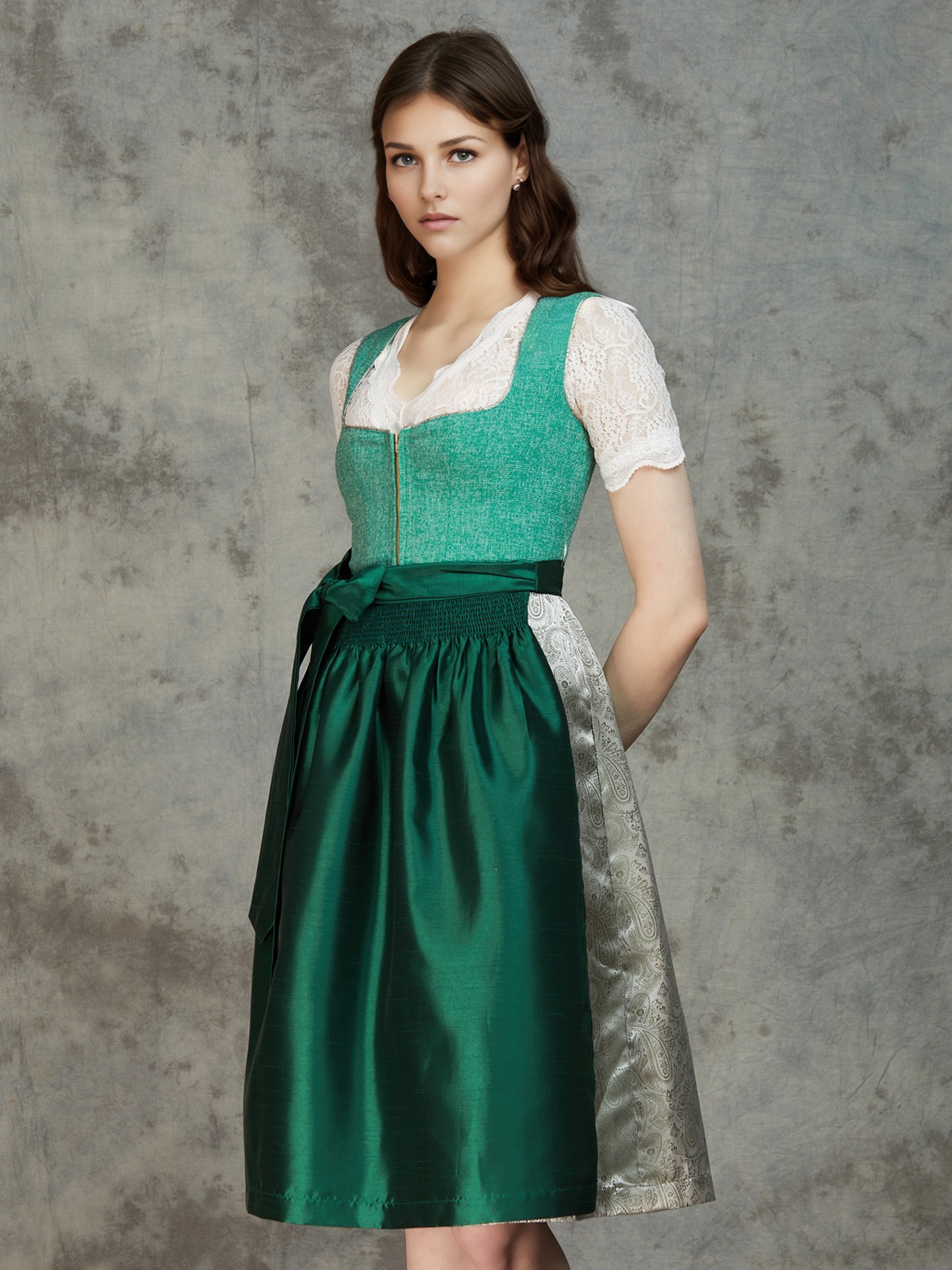 Dirndl Blau Rosa – Eleganz und Charme vereint