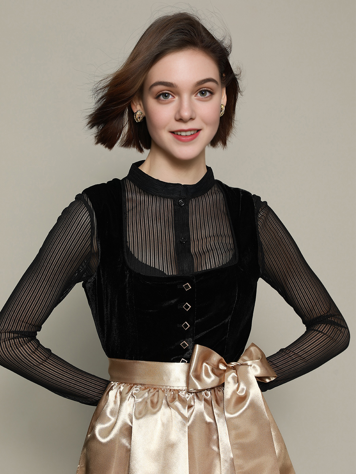 Modernes Dirndl in Schwarz – perfekt für urbane Outfits