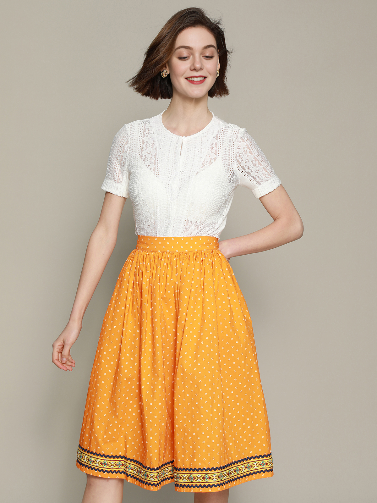Dirndl mit gelbem Muster