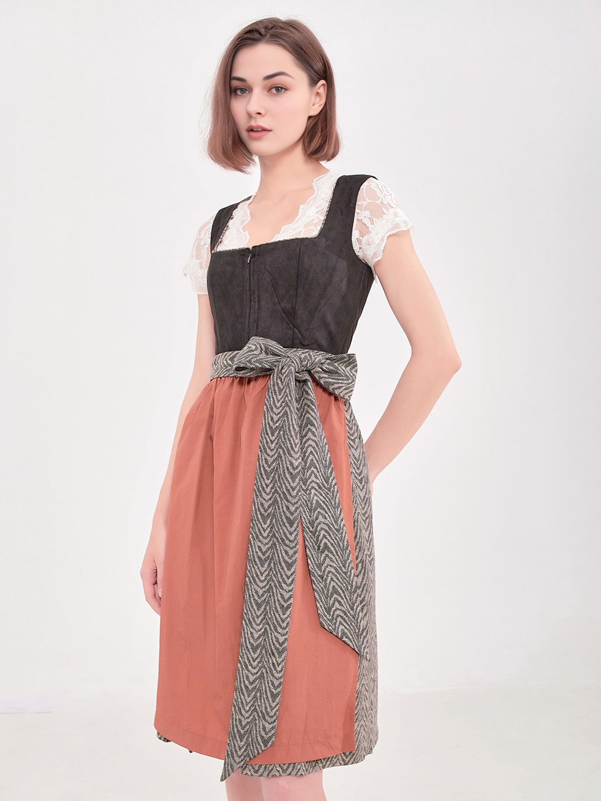 Dunkelblaues Dirndl mit modernem Schnitt
