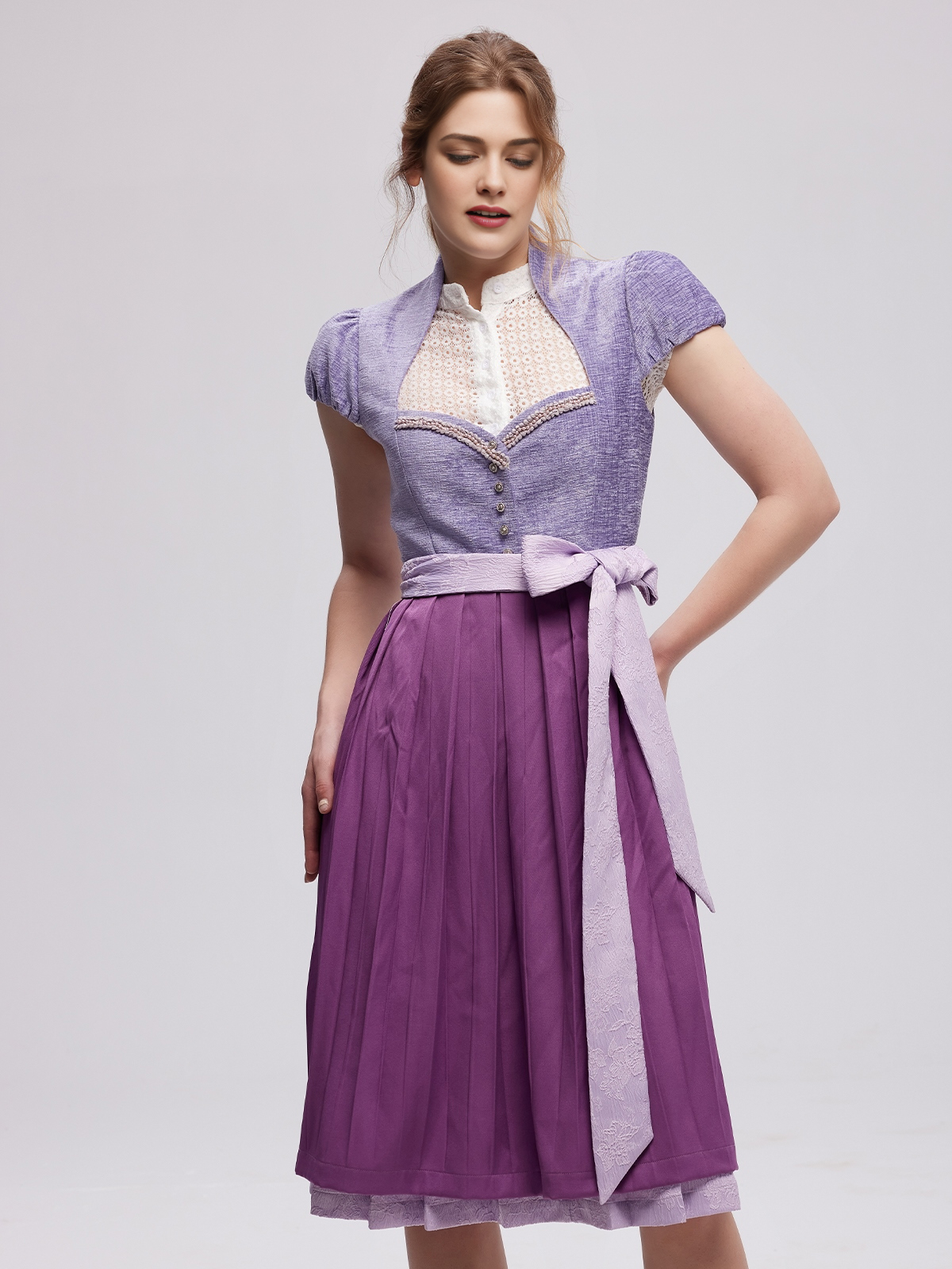 Modernes lila Dirndl