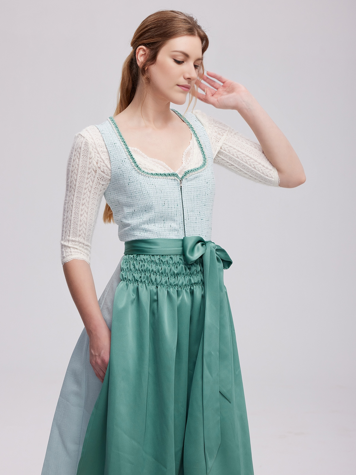 Hochwertiges grünes Dirndl aus der neuen Kollektion