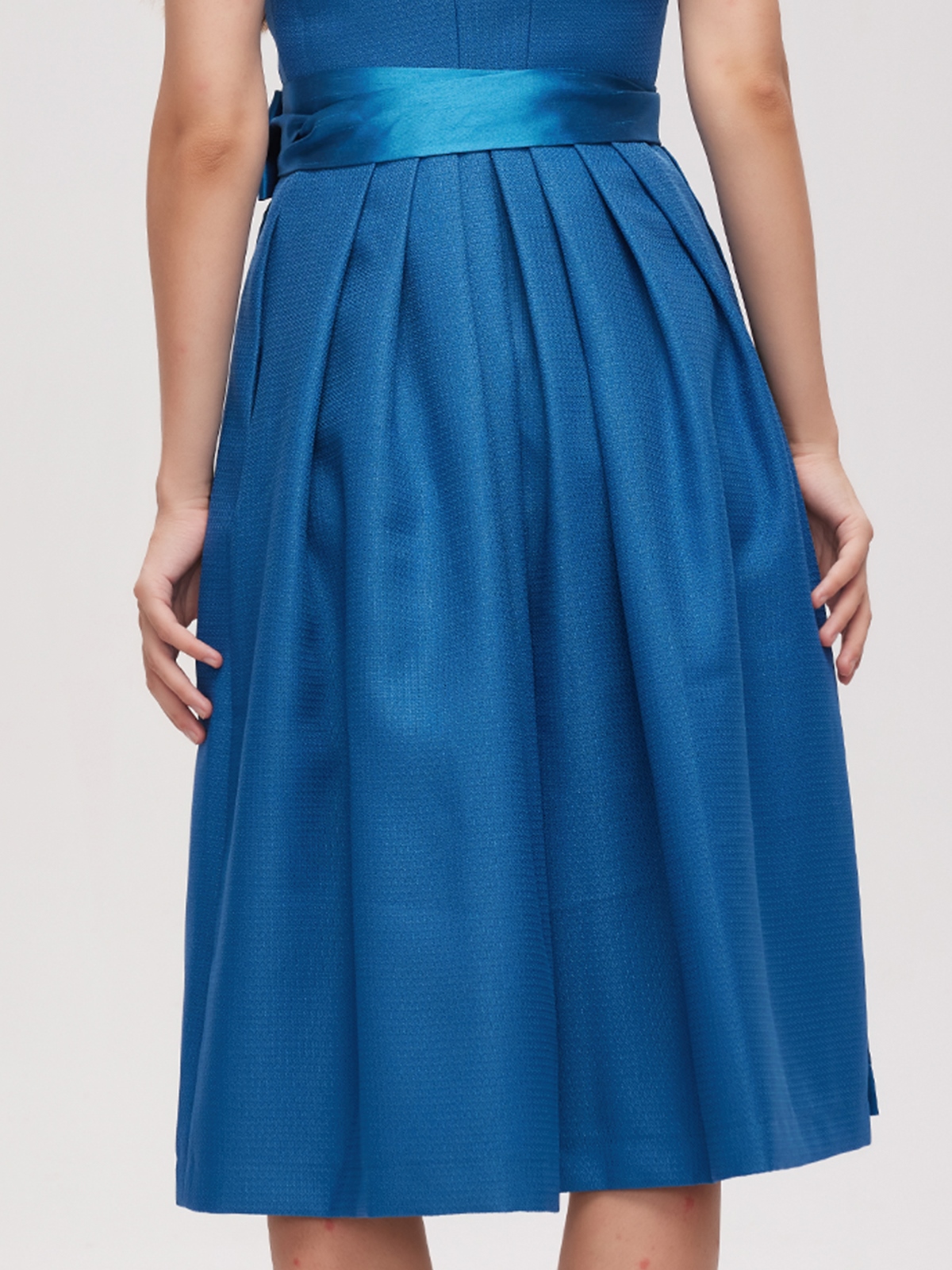 Dunkelgrünes Dirndl mit eleganter Bluse