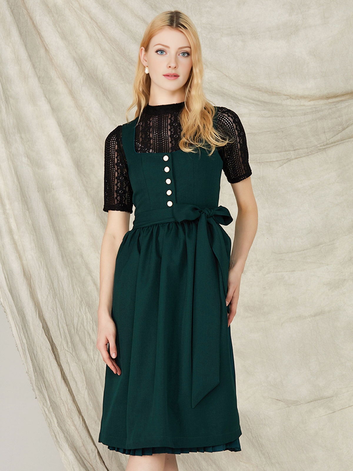 Modernes Dirndl in Grün mit schlanker Silhouette