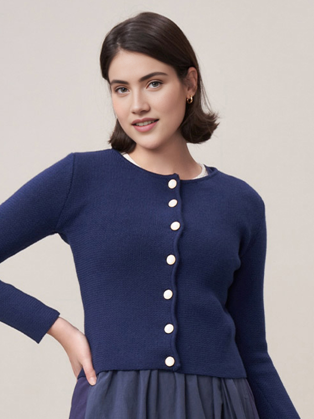Modernes Dirndl in Marineblau