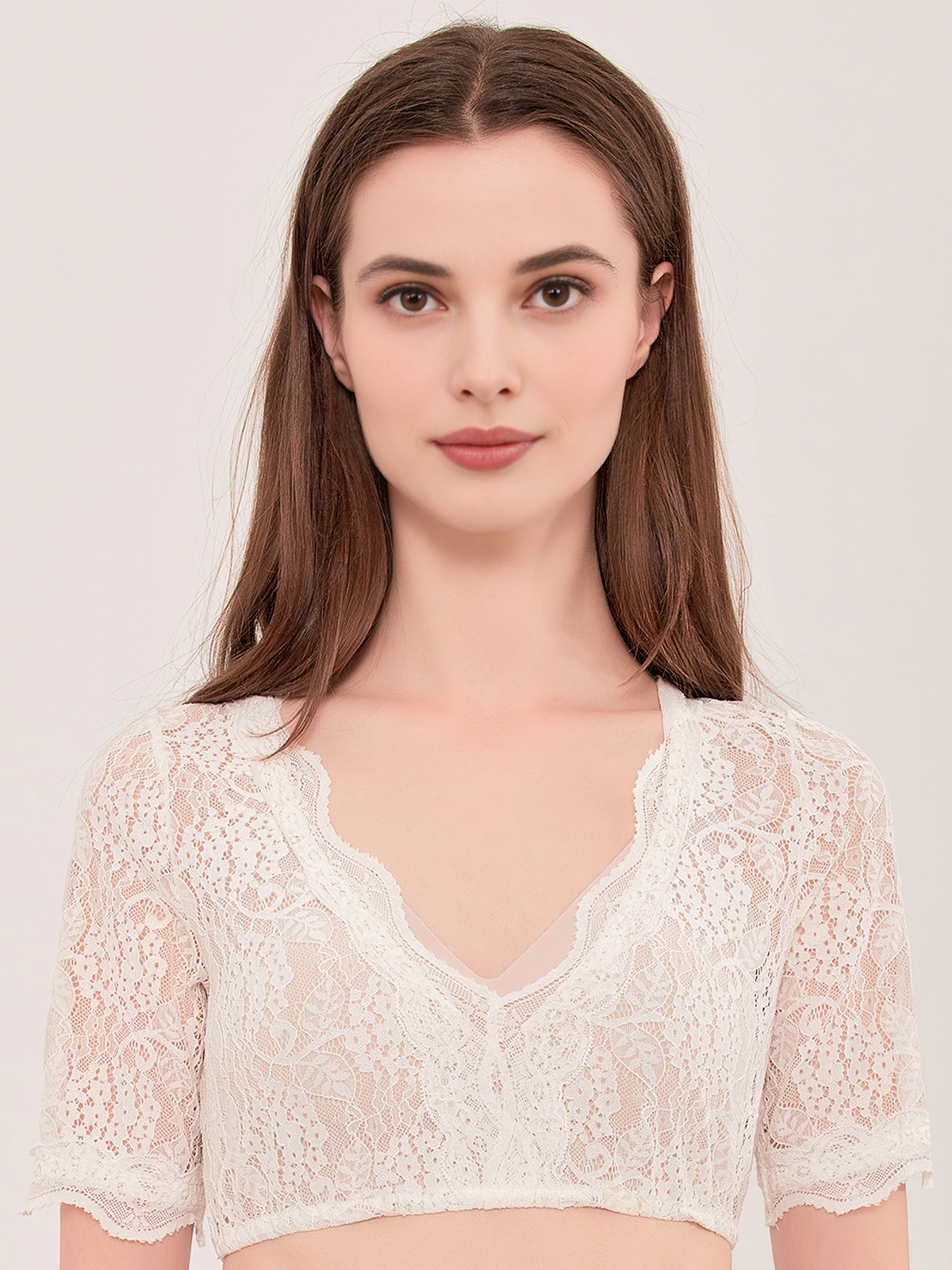Dirndl mit weißer Bluse – zeitlos und feminin