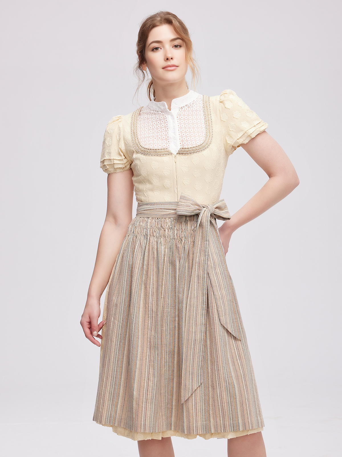 Dirndl in Gelb – feminin und vielseitig