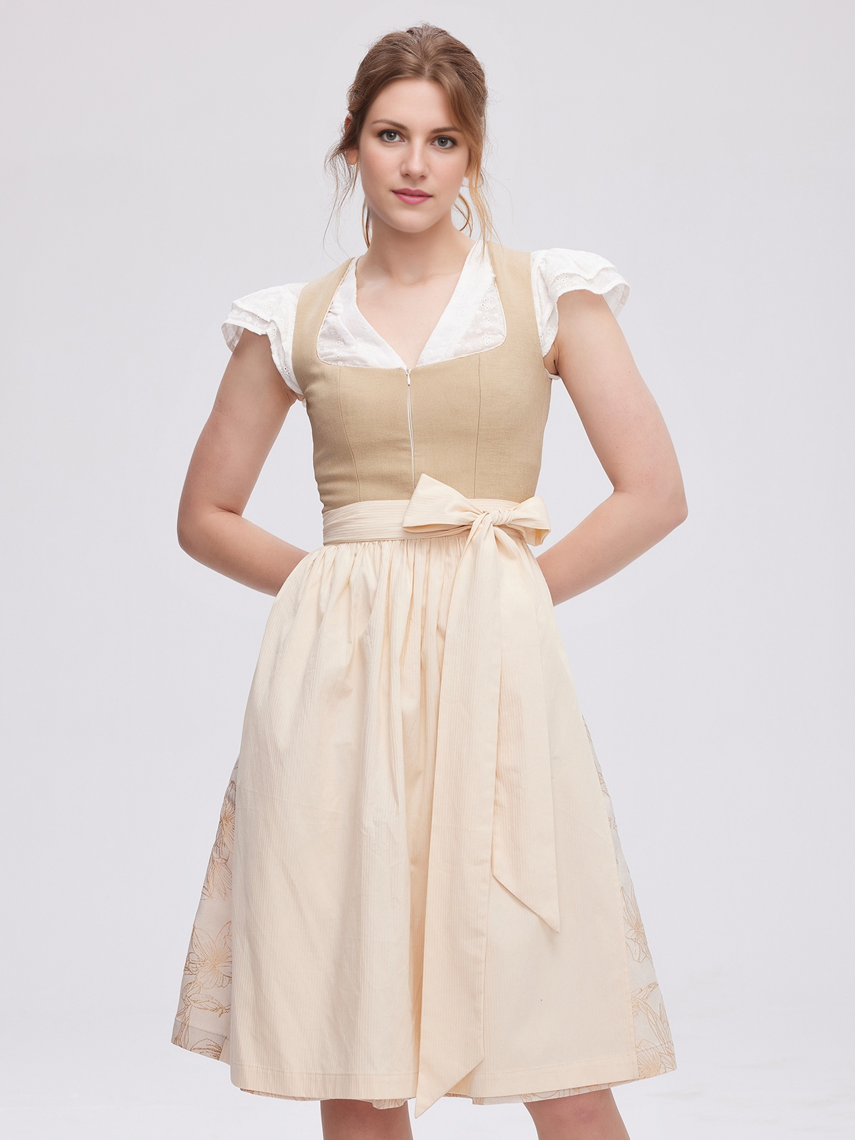 Dirndl mit Herz Ausschnitt Oberteil