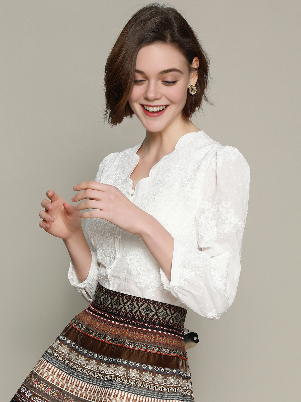Elegante Dirndl-Jacke in Weiß