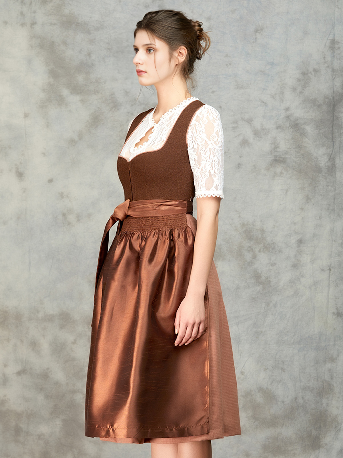 Dirndl Dunkelgrün – Eleganz trifft Tradition