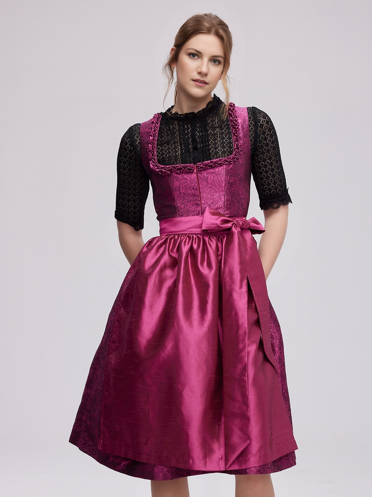 Dirndl mit Knöpfen in Pink