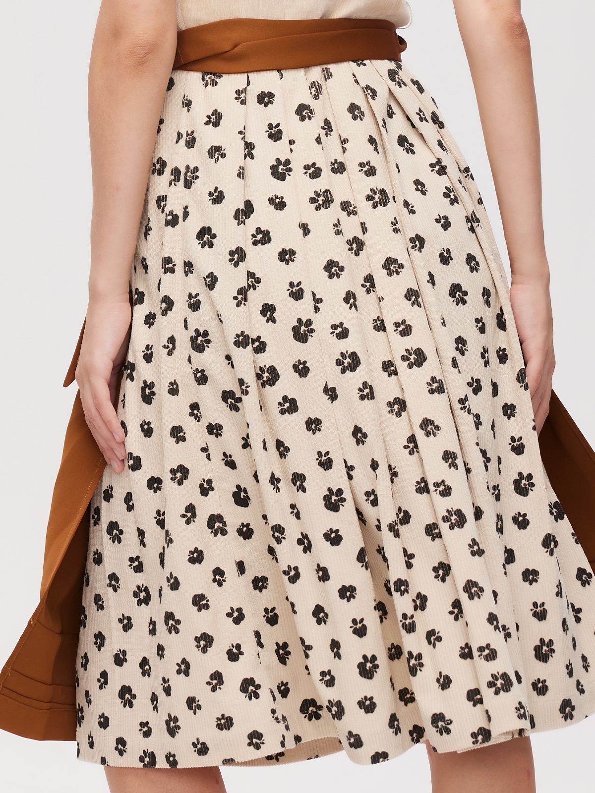 Dirndl mit Ausschnitt in Braun